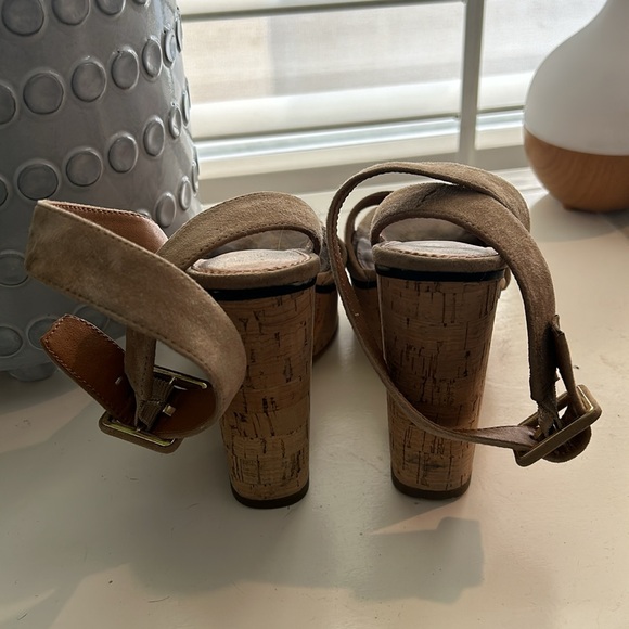 Tan suede Sarto criss cross sandals in size 4 - Picture 3 of 6